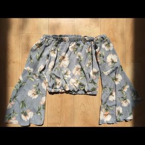 Flower print off-the-shoulder bell-sleeve crop top